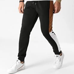 De gros ⭐ Pantalon Jogging A Bandes Poly 1333 Noir Blanc Camel de LBO ✔️