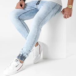 Promo 🔔 Jogger Pant Jeans Skinny J0426AH2 Bleu Wash de LBO 😀 -France LBO Soldes Boutique lbo 239708 FAB LBO J0426AH2 LIGHTBLUEDENIM 20201201T092438 03