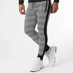 Le moins cher ⌛ Ensemble Jogging A Carreaux Avec Bandes 0020 Gris de LBO ⌛ -France LBO Soldes Boutique lbo 242562 FAB 1070574 0020 20210604T161845 04