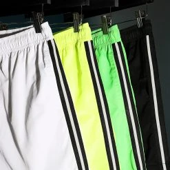 Meilleure vente ⭐ Short De Bain A Bandes 0007 Noir de LBO 🔥 -France LBO Soldes Boutique lbo 258978 FAB 1070510 0007 20210505T145653 05