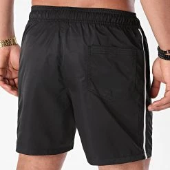 Meilleure vente ⭐ Short De Bain A Bandes 0007 Noir de LBO 🔥 -France LBO Soldes Boutique lbo 258978 FAB 1070510 0007 20210527T152437 04
