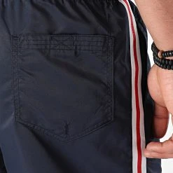 Budget ⌛ Short De Bain A Bandes 0009 Bleu Marine de LBO ❤️ -France LBO Soldes Boutique lbo 258980 FAB 1070510 0009 20210527T152507 03