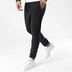 Grosses soldes 👍 Pantalon Jogging Uni 70 Noir de LBO ✔️ -France LBO Soldes Boutique lbo 275397 FAB LBO 1070546 0070 20211201T093559 03