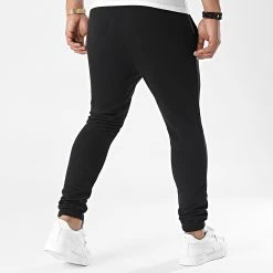 Grosses soldes 👍 Pantalon Jogging Uni 70 Noir de LBO ✔️ -France LBO Soldes Boutique lbo 275397 FAB LBO 1070546 0070 20211201T093600 04