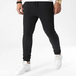 Grosses soldes 👍 Pantalon Jogging Uni 70 Noir de LBO ✔️