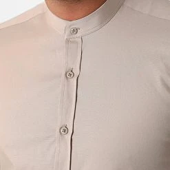 Le moins cher ✨ Chemise Manches Longues Col Mao Slim Fit 1996 Beige de LBO 😀 -France LBO Soldes Boutique lbo 283218 FAB SHALBO 1996 20211015T160111 02