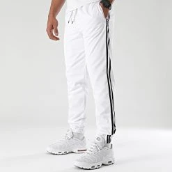 Vente flash ✔️ Pantalon Jogging A Bandes 0022 Blanc de LBO 👍 -France LBO Soldes Boutique lbo 287376 FAB LBO 10701336 0022 20211019T074315 03