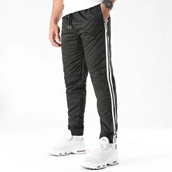 Sortie 😉 Pantalon Jogging A Bandes 0023 Noir de LBO 💯 -France LBO Soldes Boutique lbo 287377 FAB LBO 10701336 0023 20211020T115800 03