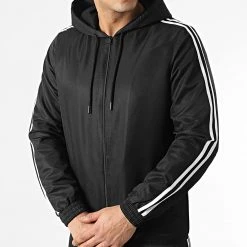 Bon marché 🥰 Ensemble De Survêtement Avec Bandes 0043 Noir de LBO ⭐ -France LBO Soldes Boutique lbo 289185 FAB LBO 10701336 0043 20211217T074658 02