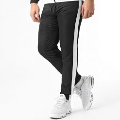 Remise 🥰 Ensemble De Survêtement Bicolore Avec Bandes 0046 Noir Blanc de LBO ✨ -France LBO Soldes Boutique lbo 289678 FAB LBO 10701336 0046 20211217T074637 04