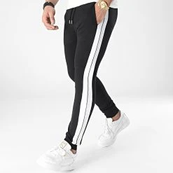 Acheter 🔔 Pantalon Jogging A Bandes 2048 Noir de LBO 🛒