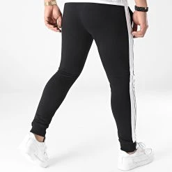 Acheter 🔔 Pantalon Jogging A Bandes 2048 Noir de LBO 🛒 -France LBO Soldes Boutique lbo 290743 FAB SHALBO 2048 20211229T123505 04