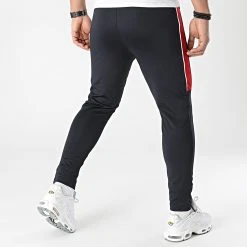 Coupon 🌟 Pantalon Jogging Training Bande Mesh 0038 Bleu Marine Rouge de LBO ✔️ -France LBO Soldes Boutique lbo 291068 FAB LBO 10701336 0038 20220126T151456 04