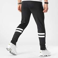 Acheter 🛒 Pantalon Jogging Training Bandes 0041 Noir Blanc de LBO 🥰 9 Acheter 🛒 Pantalon Jogging Training Bandes 0041 Noir Blanc de LBO 🥰 -France LBO Soldes Boutique lbo 291070 FAB LBO 10701336 0041 20220124T154324 04