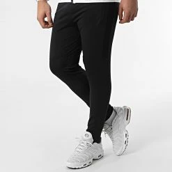 Acheter 🥰 Ensemble De Survêtement Training Avec Bande Mesh 0048 Blanc Noir de LBO 🤩 -France LBO Soldes Boutique lbo 291072 FAB LBO 10701336 0048 20220127T075203 04