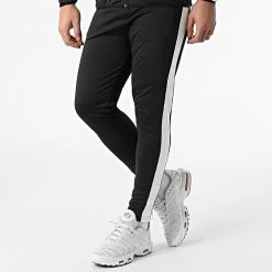 Coupon ✨ Ensemble De Survetement Training Avec Bande 0050 Noir de LBO 😉 -France LBO Soldes Boutique lbo 291074 FAB LBO 10701336 0050 20220124T141249 04