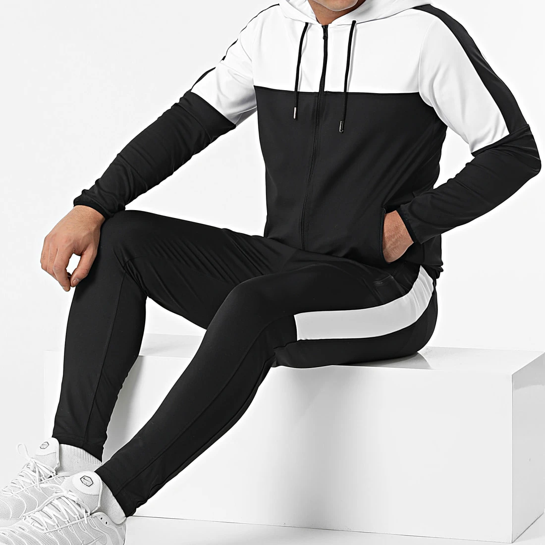 De gros 👏 Ensemble De Survetement Training Bicolore 0054 Noir Blanc de LBO 🛒 3 De gros 👏 Ensemble De Survetement Training Bicolore 0054 Noir Blanc de LBO 🛒