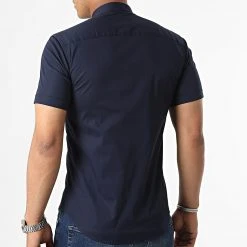 Remise 💯 Chemise Manches Courtes Col Mao Slim Fit 2186 Bleu Marine de LBO 🔥 -France LBO Soldes Boutique lbo 313955 FAB SHALBO 2186 20220602T115453 04
