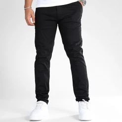 Offres 🧨 Pantalon Chino Regular 2667 Noir de LBO ✔️